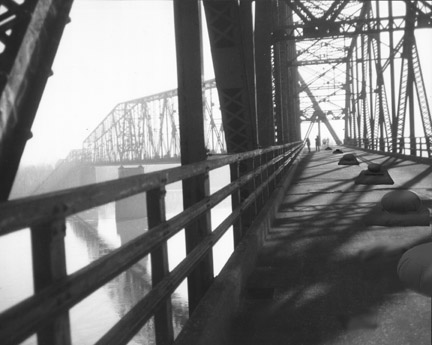 image of chain of rocks bridge with zafus