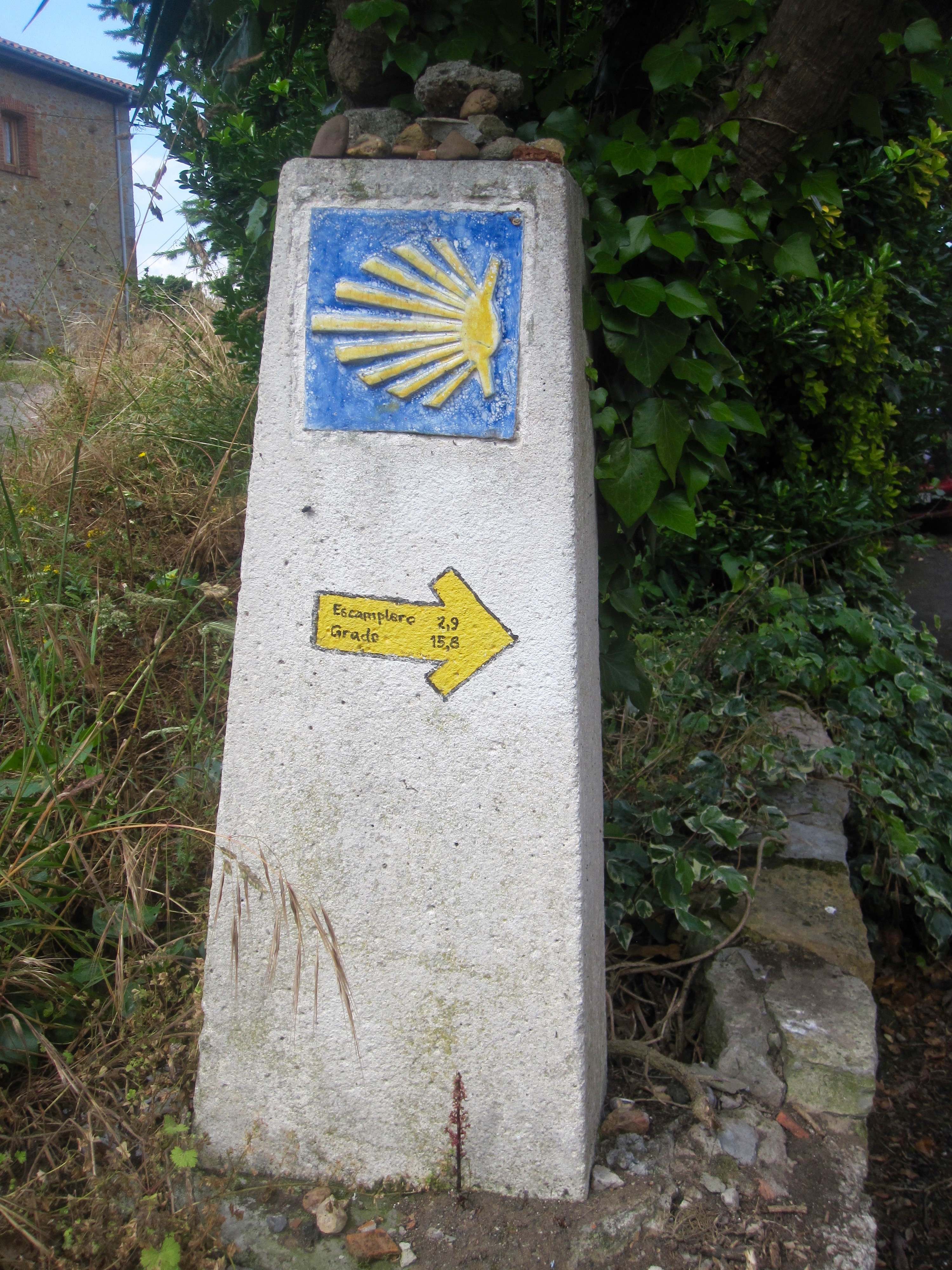 Typical marker of the way – tile with yellow shell on blue background
